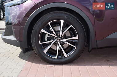 Позашляховик / Кросовер Toyota C-HR 2023 в 