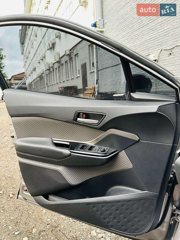 Позашляховик / Кросовер Toyota C-HR 2021 в Києві