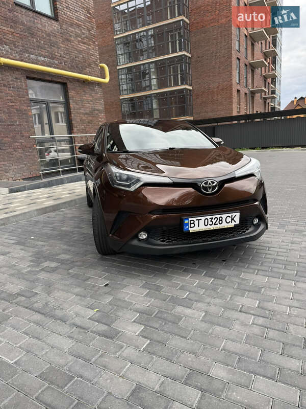 Позашляховик / Кросовер Toyota C-HR 2017 в Полтаві