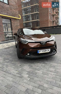 Позашляховик / Кросовер Toyota C-HR 2017 в 