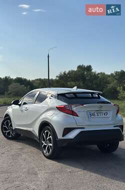 Внедорожник / Кроссовер Toyota C-HR 2017 в 