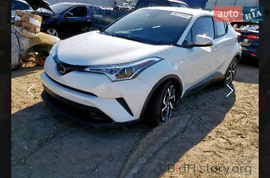 Внедорожник / Кроссовер Toyota C-HR 2017 в 