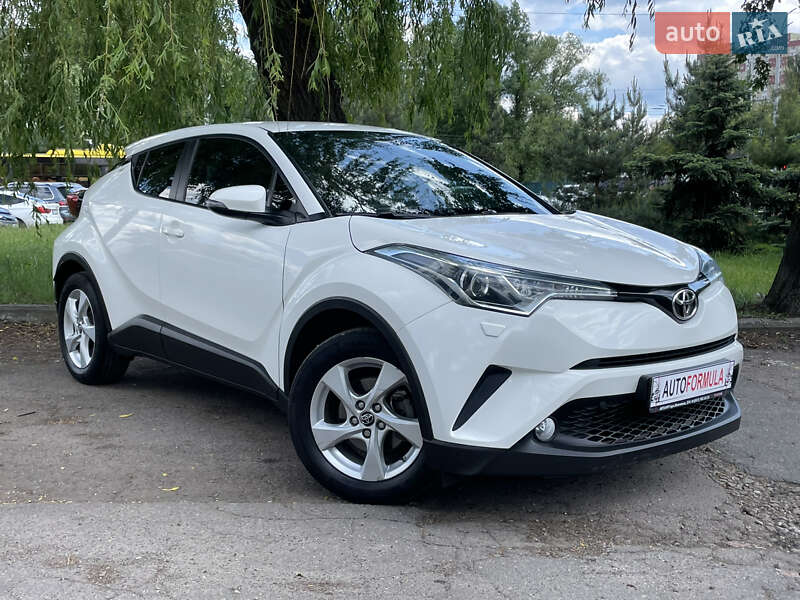 Внедорожник / Кроссовер Toyota C-HR 2018 в 