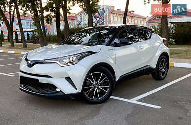 Внедорожник / Кроссовер Toyota C-HR 2019 в 
