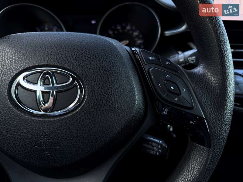 Позашляховик / Кросовер Toyota C-HR 2018 в Києві