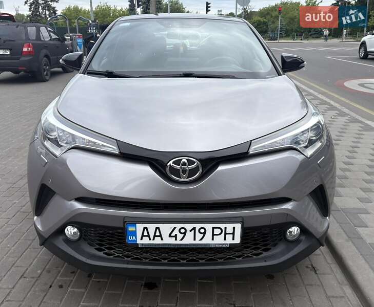 Внедорожник / Кроссовер Toyota C-HR 2016 в Киеве