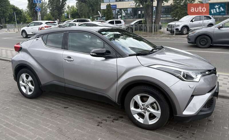 Внедорожник / Кроссовер Toyota C-HR 2016 в Киеве
