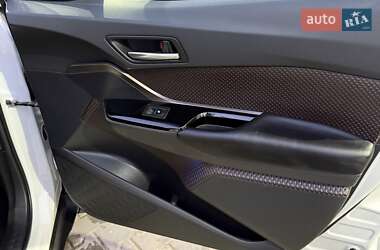Позашляховик / Кросовер Toyota C-HR 2018 в 