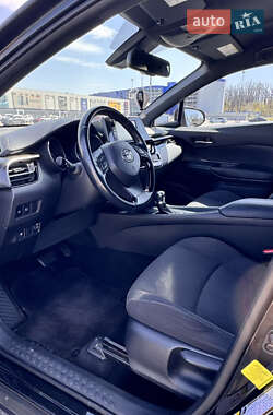 Позашляховик / Кросовер Toyota C-HR 2017 в 