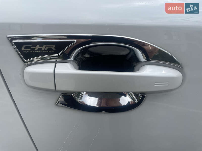 Внедорожник / Кроссовер Toyota C-HR 2018 в Ужгороде