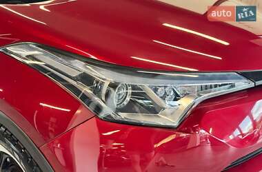 Позашляховик / Кросовер Toyota C-HR 2017 в 