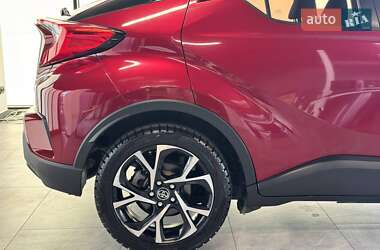 Позашляховик / Кросовер Toyota C-HR 2017 в 