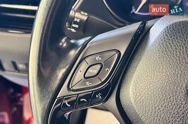 Позашляховик / Кросовер Toyota C-HR 2017 в 