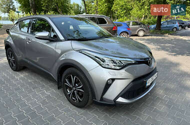Внедорожник / Кроссовер Toyota C-HR 2021 в 