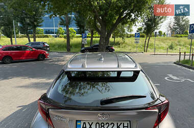 Внедорожник / Кроссовер Toyota C-HR 2021 в 
