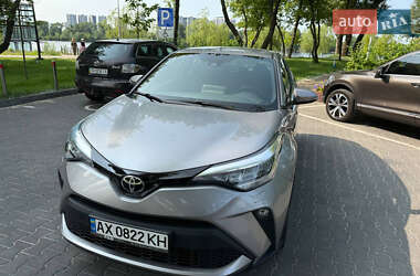 Внедорожник / Кроссовер Toyota C-HR 2021 в 