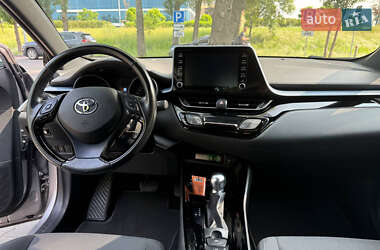 Внедорожник / Кроссовер Toyota C-HR 2021 в 