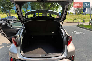 Внедорожник / Кроссовер Toyota C-HR 2021 в 