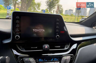 Внедорожник / Кроссовер Toyota C-HR 2021 в 