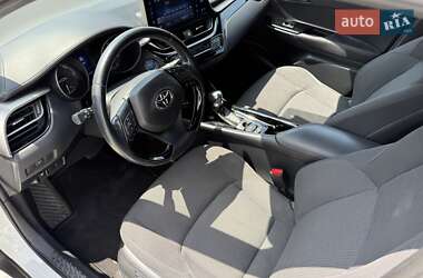 Внедорожник / Кроссовер Toyota C-HR 2018 в 