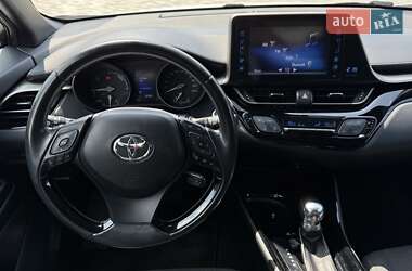 Внедорожник / Кроссовер Toyota C-HR 2018 в 
