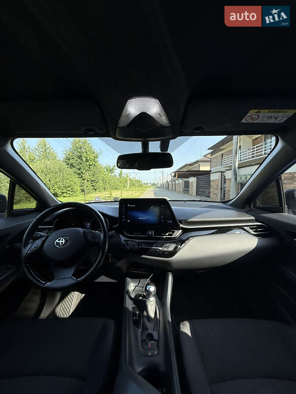 Позашляховик / Кросовер Toyota C-HR 2019 в Ужгороді