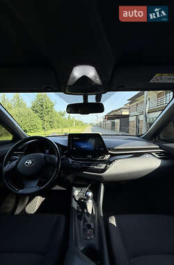 Внедорожник / Кроссовер Toyota C-HR 2019 в 