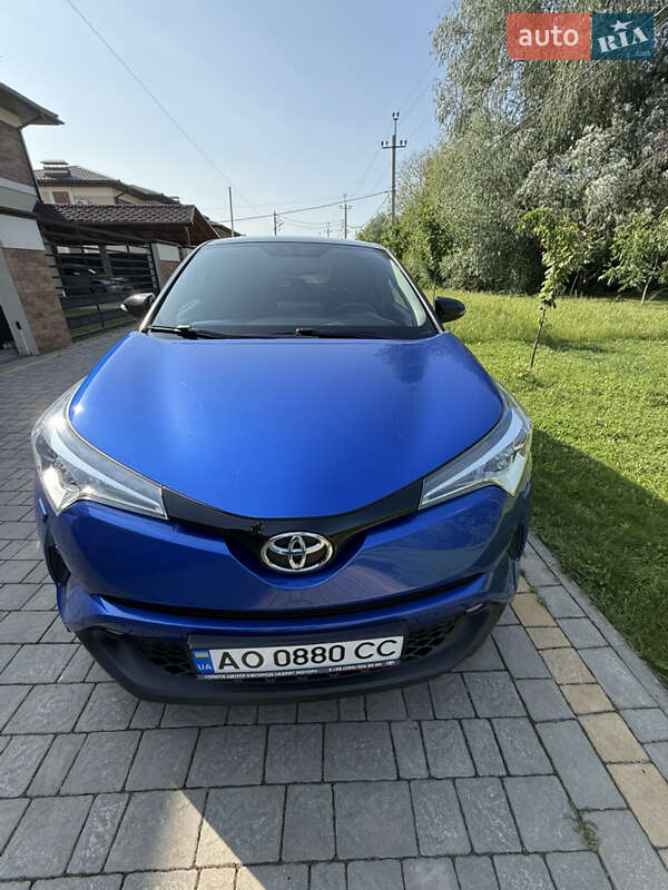 Позашляховик / Кросовер Toyota C-HR 2019 в Ужгороді
