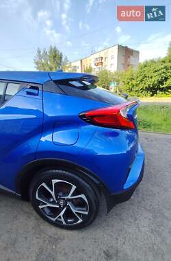Внедорожник / Кроссовер Toyota C-HR 2018 в 