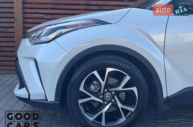 Внедорожник / Кроссовер Toyota C-HR 2019 в 