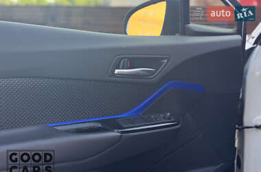 Внедорожник / Кроссовер Toyota C-HR 2019 в 