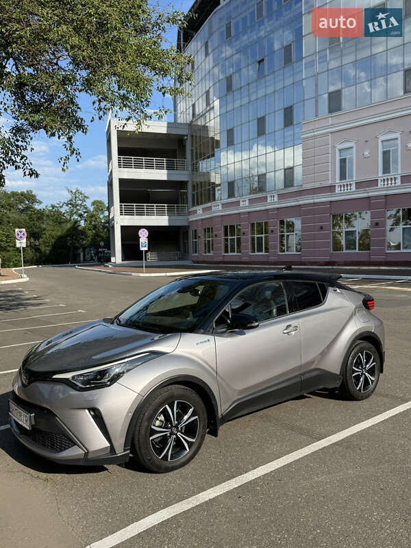 Внедорожник / Кроссовер Toyota C-HR 2019 в 
