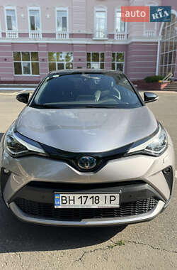Внедорожник / Кроссовер Toyota C-HR 2019 в 