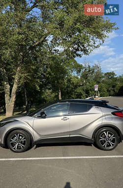 Внедорожник / Кроссовер Toyota C-HR 2019 в 