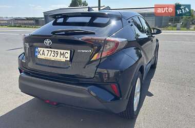 Внедорожник / Кроссовер Toyota C-HR 2017 в 