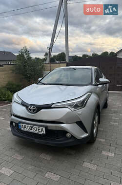 Позашляховик / Кросовер Toyota C-HR 2017 в Броварах