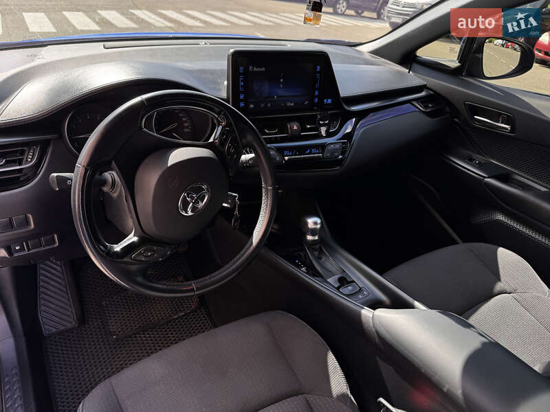 Внедорожник / Кроссовер Toyota C-HR 2016 в Киеве