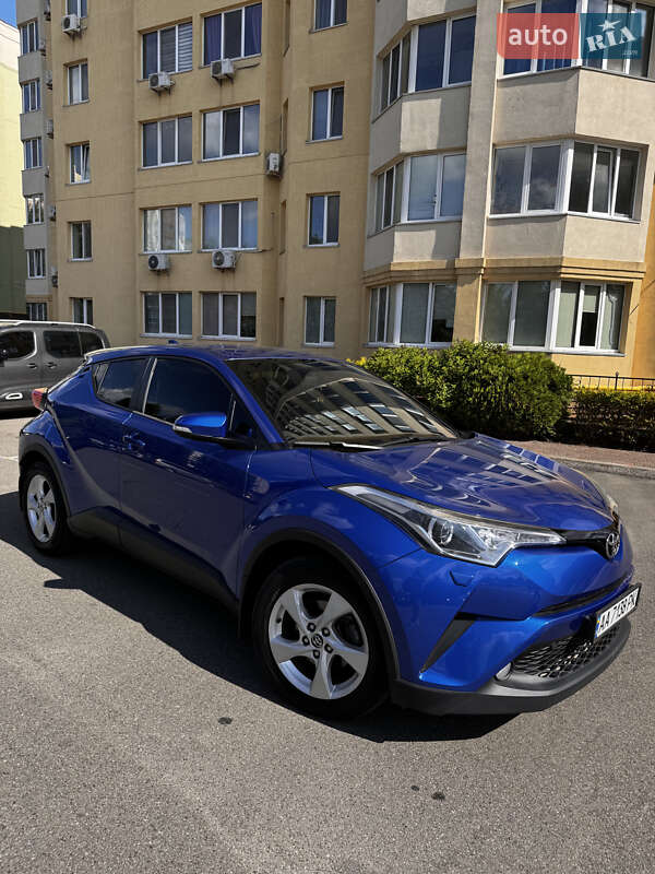 Внедорожник / Кроссовер Toyota C-HR 2016 в Киеве