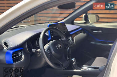 Внедорожник / Кроссовер Toyota C-HR 2020 в 