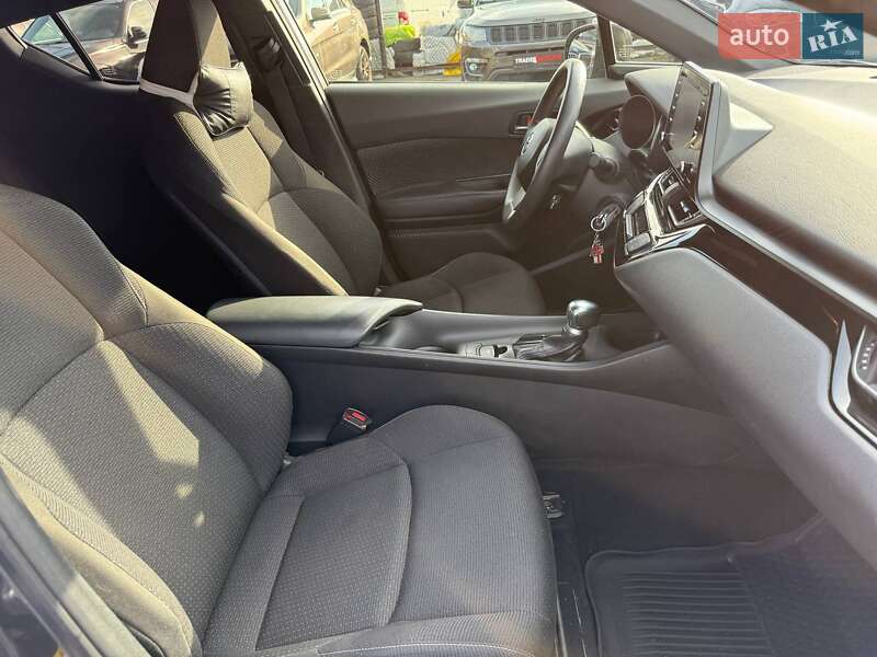 Внедорожник / Кроссовер Toyota C-HR 2019 в Киеве