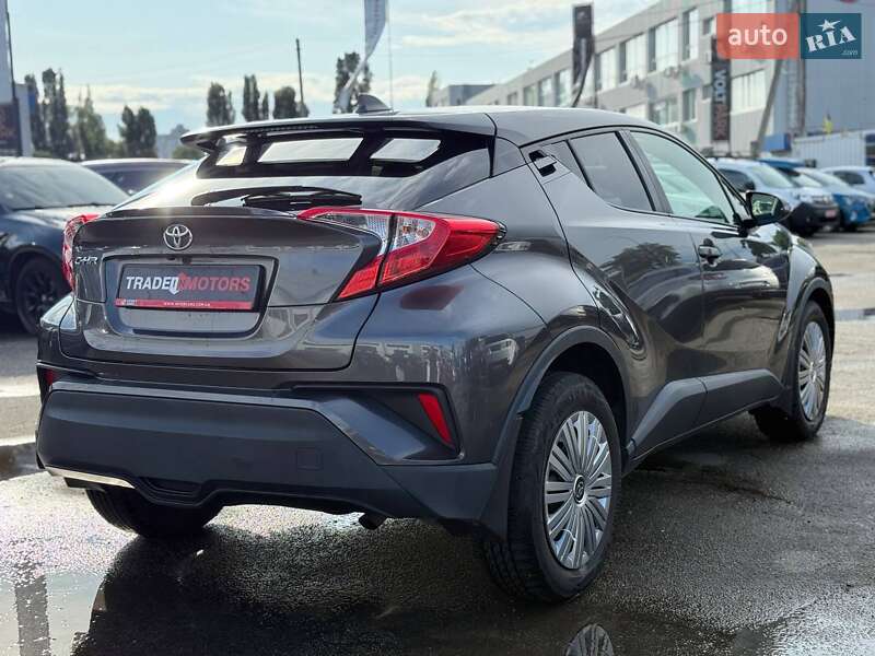 Внедорожник / Кроссовер Toyota C-HR 2019 в Киеве