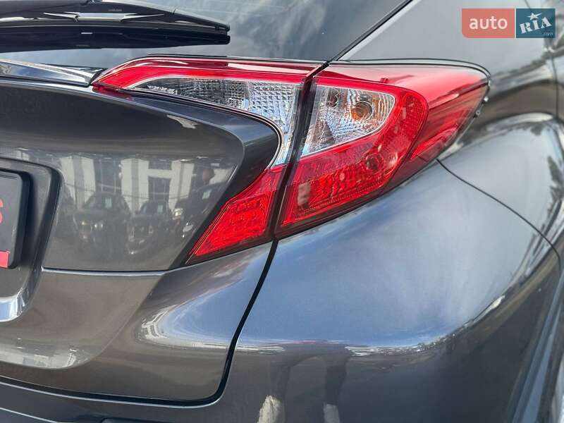 Внедорожник / Кроссовер Toyota C-HR 2019 в Киеве