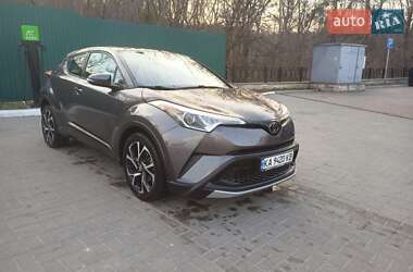 Внедорожник / Кроссовер Toyota C-HR 2017 в 