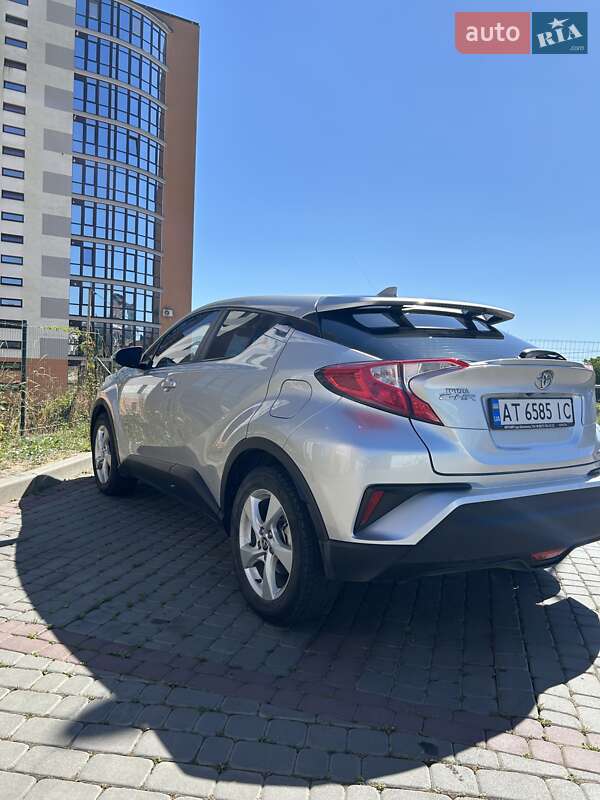Позашляховик / Кросовер Toyota C-HR 2016 в Городенці