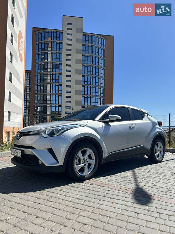 Позашляховик / Кросовер Toyota C-HR 2016 в Городенці