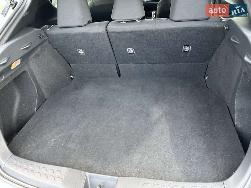 Внедорожник / Кроссовер Toyota C-HR 2018 в Львове фото 12 Внедорожник / Кроссовер Toyota C-HR 2018 в Львове