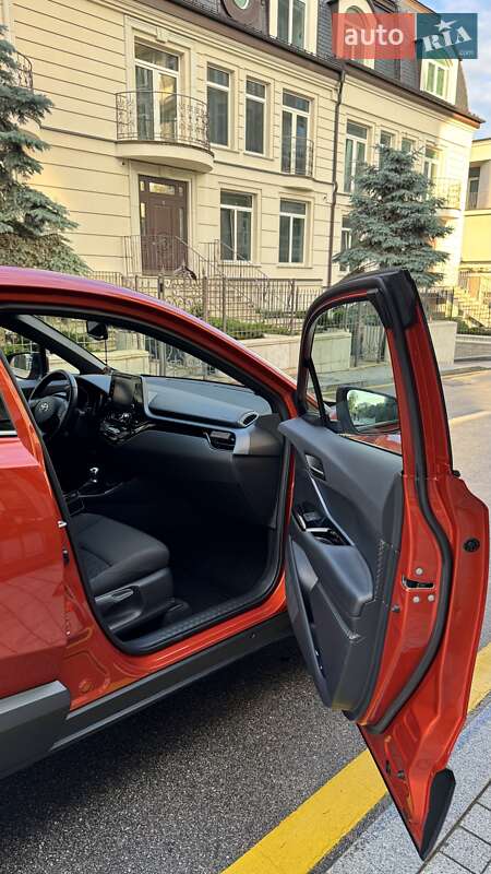 Внедорожник / Кроссовер Toyota C-HR 2020 в Киеве