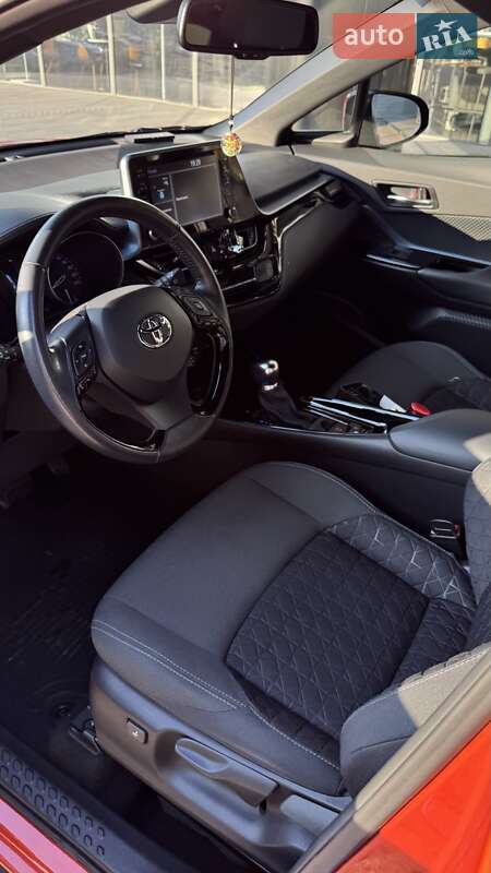 Внедорожник / Кроссовер Toyota C-HR 2020 в Киеве
