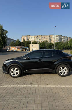 Внедорожник / Кроссовер Toyota C-HR 2017 в 