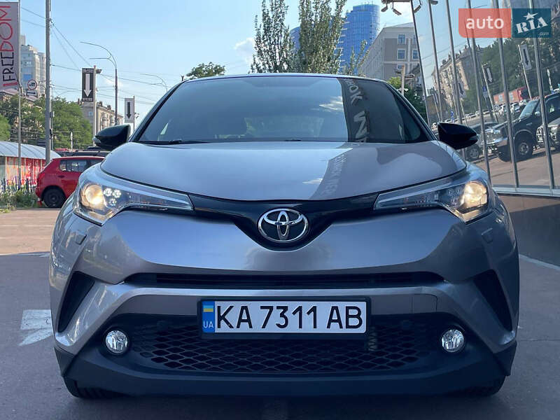 Внедорожник / Кроссовер Toyota C-HR 2018 в Киеве